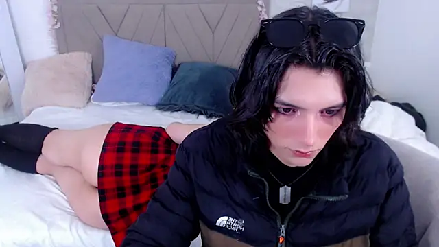 Snapshot of raven_n_matt chatting on May 2026 06:38:01 PM raven n matt online show from May 2026 06:38:01 PM