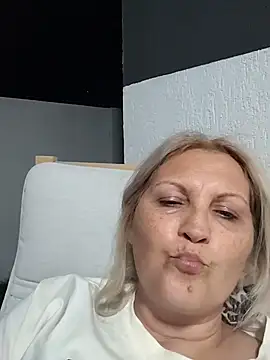 Divineblond online show from April 2026 06:21:02 PM
