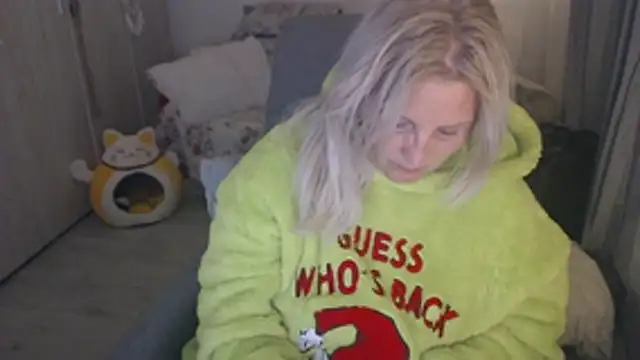 Divineblond online show from April 2026 06:25:01 PM