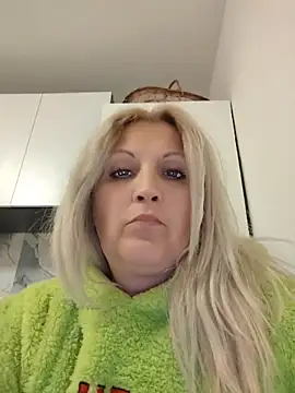 Divineblond online show from May 2026 07:22:02 PM