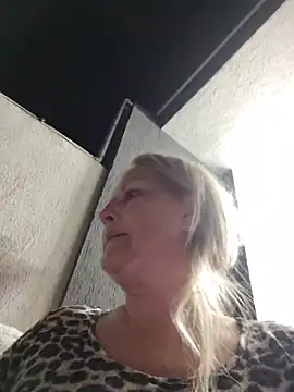 Divineblond online show from May 2026 07:19:02 PM