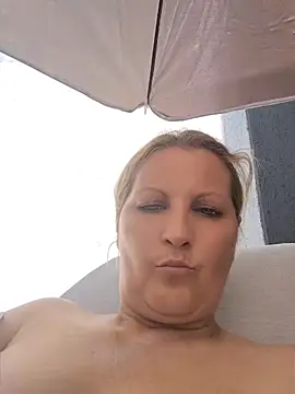 Divineblond online show from June 2026 12:44:02 PM