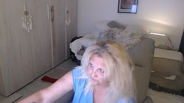 Divineblond online show from June 2026 09:06:02 PM