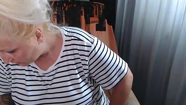 Divineblond online show from June 2026 01:41:02 PM