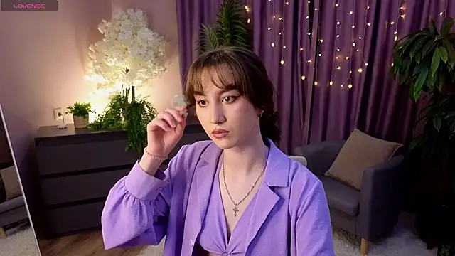 LouiseEvans online show from April 2026 11:37:01 AM
