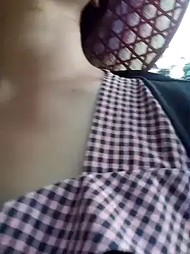 Snapshot of Rosie_LoveUU chatting on May 2026 11:07:02 AM Rosie LoveUU online show from May 2026 11:07:02 AM