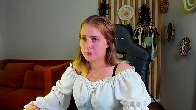 EllaBells online show from June 2026 04:57:01 AM