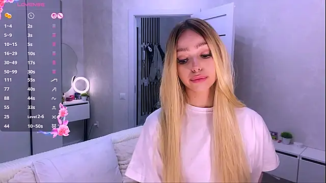 Snapshot of Mooniesiesita chatting on June 2026 09:05:02 PM Mooniesiesita online show from June 2026 09:05:02 PM