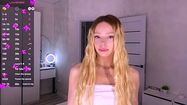 Snapshot of Mooniesiesita chatting on July 2026 06:51:02 PM Mooniesiesita online show from July 2026 06:51:02 PM