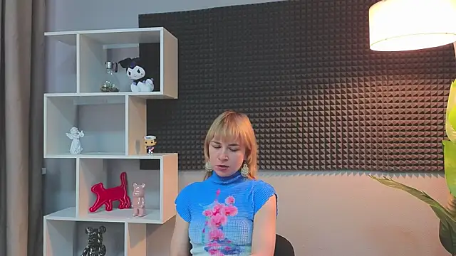 AstrixorLune online show from April 2026 01:14:02 PM