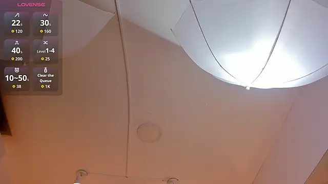 Chloe Thomsoon  online show from April 2026 08:26:01 PM