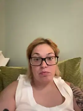 Snapshot of SecretRavenXO chatting on May 2026 09:53:01 PM SecretRavenXO online show from May 2026 09:53:01 PM