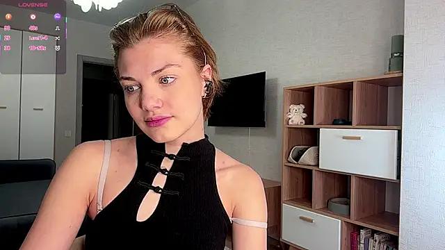 LinaFlamie online show from July 2026 10:00:01 AM