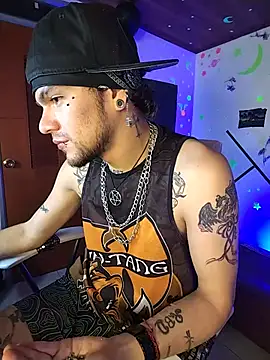 Snapshot of FonixXBelialX chatting on June 2026 12:12:02 AM FonixXBelialX online show from June 2026 12:12:02 AM