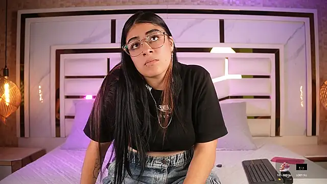 nicole sm online show from April 2026 03:31:02 AM