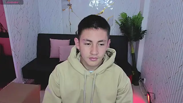 Snapshot of Andres_Tay chatting on May 2026 09:01:02 PM Andres Tay online show from May 2026 09:01:02 PM