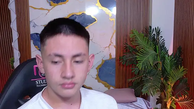 Snapshot of Andres_Tay chatting on June 2026 02:38:01 AM Andres Tay online show from June 2026 02:38:01 AM