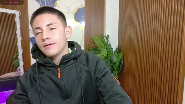 Snapshot of Andres_Tay chatting on June 2026 02:14:01 AM Andres Tay online show from June 2026 02:14:01 AM
