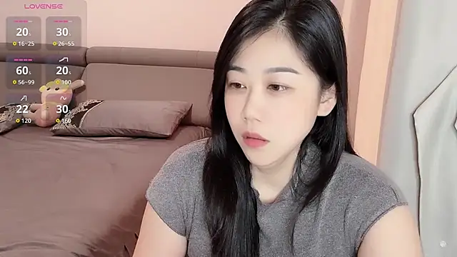 Snapshot of F-Yuwei chatting on June 2026 08:23:02 AM F-Yuwei online show from June 2026 08:23:02 AM