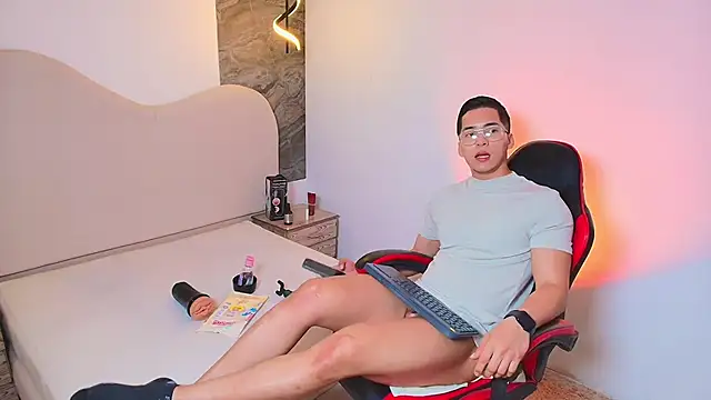 Snapshot of TONY_FOXX1 chatting on May 2026 04:37:02 PM TONY FOXX1 online show from May 2026 04:37:02 PM