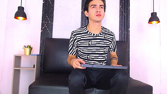 Feiccer Castquer online show from April 2026 11:30:02 AM