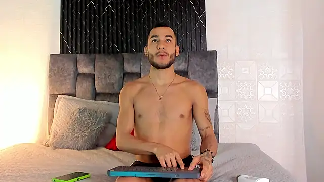 MaxPower003 online show from June 2026 12:37:01 AM