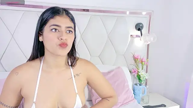 AbrilCollins online show from July 2026 02:05:02 PM