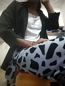 ESHA-LOVE online show from May 2026 12:28:02 AM
