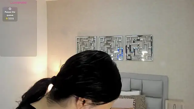 sofia  thompson online show from May 2026 12:18:01 AM