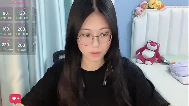 Snapshot of Luna-666 chatting on May 2026 04:01:01 PM Luna-666 online show from May 2026 04:01:01 PM
