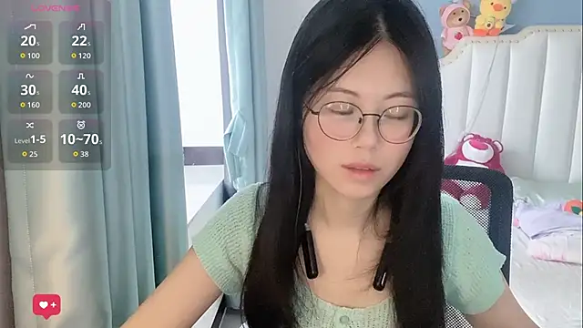 Snapshot of Luna-666 chatting on May 2026 12:17:02 AM Luna-666 online show from May 2026 12:17:02 AM