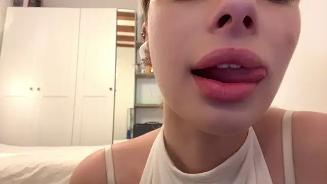 JacquelyneDelgado online show from April 2026 04:00:01 PM