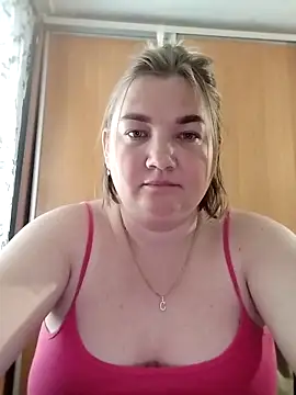 Snapshot of MiyaOlliver chatting on May 2026 11:17:02 AM MiyaOlliver online show from May 2026 11:17:02 AM