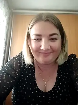 Snapshot of MiyaOlliver chatting on May 2026 10:53:01 AM MiyaOlliver online show from May 2026 10:53:01 AM