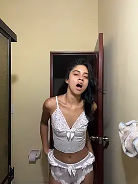 mia moonna online show from May 2026 11:39:01 AM