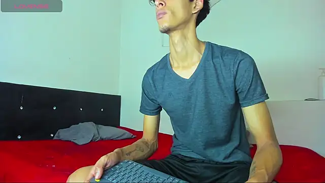 liammendoza98 online show from May 2026 11:51:02 AM