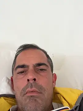 Snapshot of Riccardo86xx chatting on May 2026 01:38:01 PM Riccardo86xx online show from May 2026 01:38:01 PM