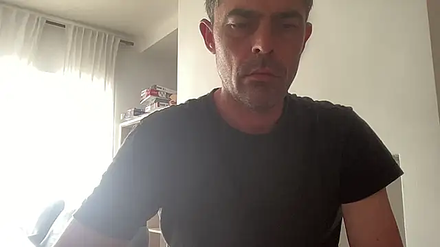 Snapshot of Riccardo86xx chatting on May 2026 01:50:02 PM Riccardo86xx online show from May 2026 01:50:02 PM
