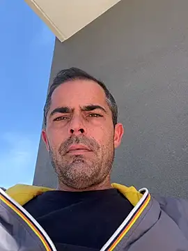Snapshot of Riccardo86xx chatting on May 2026 07:59:02 AM Riccardo86xx online show from May 2026 07:59:02 AM