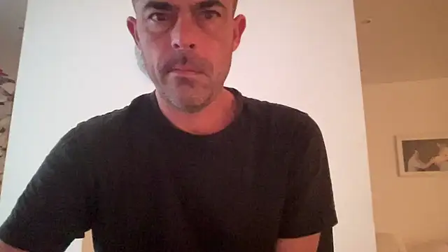 Snapshot of Riccardo86xx chatting on May 2026 03:47:02 AM Riccardo86xx online show from May 2026 03:47:02 AM