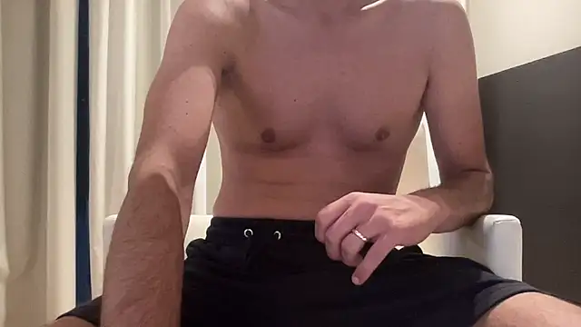 Snapshot of Riccardo86xx chatting on May 2026 03:45:02 AM Riccardo86xx online show from May 2026 03:45:02 AM