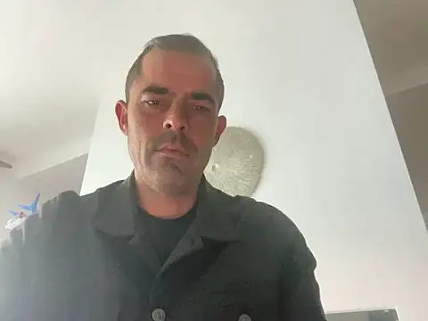 Snapshot of Riccardo86xx chatting on May 2026 04:21:01 AM Riccardo86xx online show from May 2026 04:21:01 AM