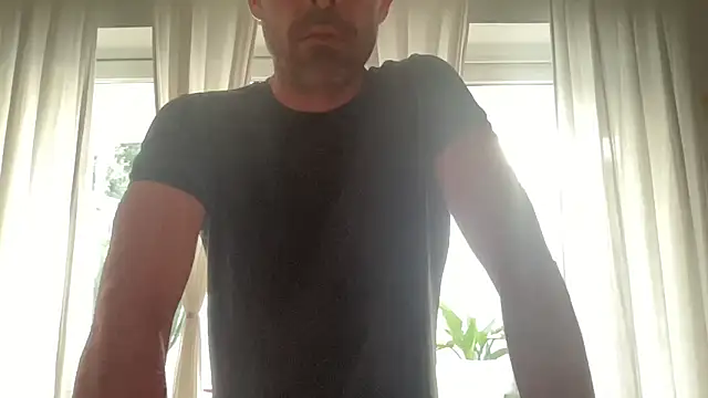 Snapshot of Riccardo86xx chatting on May 2026 03:57:01 AM Riccardo86xx online show from May 2026 03:57:01 AM