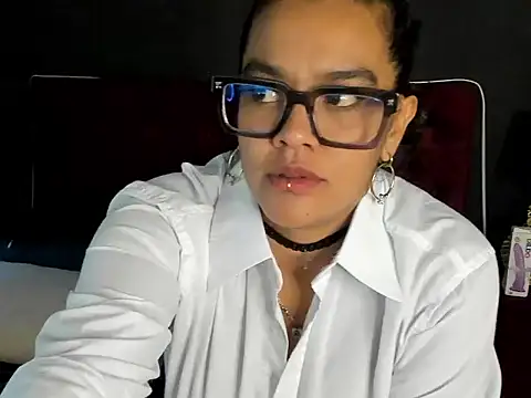 ZiaNoir  online show from May 2026 08:39:01 PM