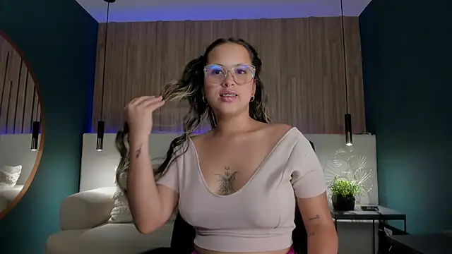 Snapshot of MayaLee_ chatting on May 2026 12:56:01 PM MayaLee online show from May 2026 12:56:01 PM