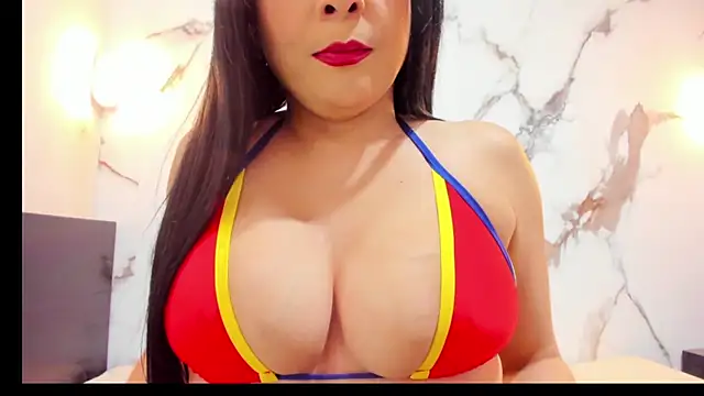Snapshot of LauraCollinss chatting on June 2026 04:26:02 AM LauraCollinss online show from June 2026 04:26:02 AM