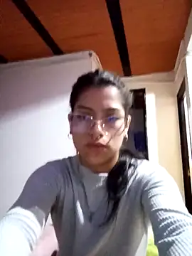 Queen wee online show from May 2026 03:44:02 AM