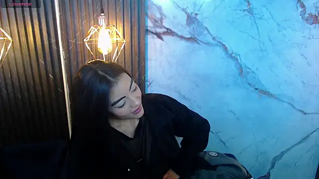 RoxxySweet01 online show from April 2026 04:33:02 PM