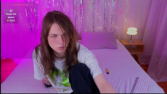  lou1s  online show from April 2026 10:36:02 PM