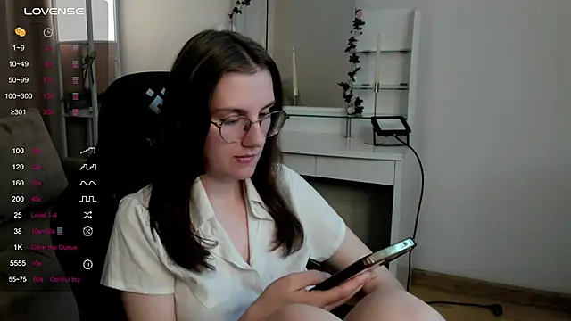 iMagdaLunna online show from May 2026 05:08:01 PM